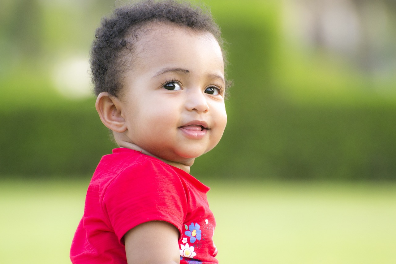 子供の目が赤い場合、受診は必要なのか？